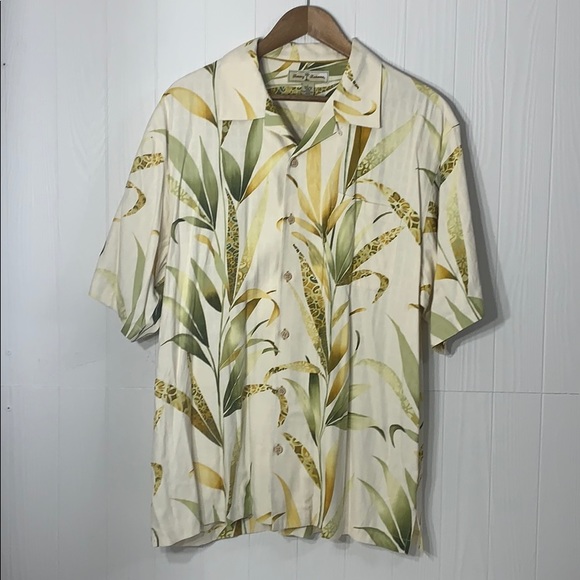 Tommy Bahama Other - Tommy Bahama Men’s Short Sleeve Shirt Sz L